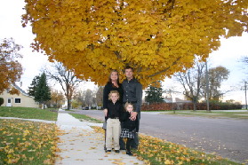 2005-11-05-South-Dakota-43-Family-photo-Justin-Katie-Vale-Kyla.JPG