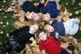 2005-11-05-South-Dakota-83-Family-photo-Chance-Dax-Vale-Kyla-Ian-leaves.JPG
