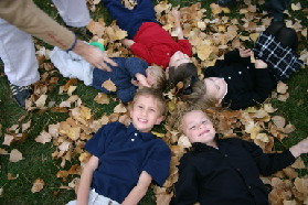 2005-11-05-South-Dakota-87-Family-photo-Chance-Dax-Vale-Kyla-Ian-leaves.JPG