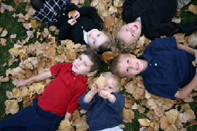 2005-11-05-South-Dakota-89-Family-photo-Chance-Dax-Vale-Kyla-Ian-leaves.JPG