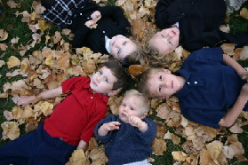 2005-11-05-South-Dakota-91-Family-photo-Chance-Dax-Vale-Kyla-Ian-leaves.JPG