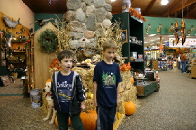 2005-11-04-South-Dakota-12-Cabelas-Chance-Dax.JPG