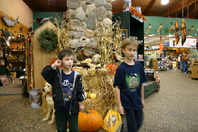 2005-11-04-South-Dakota-13-Cabelas-Chance-Dax.JPG