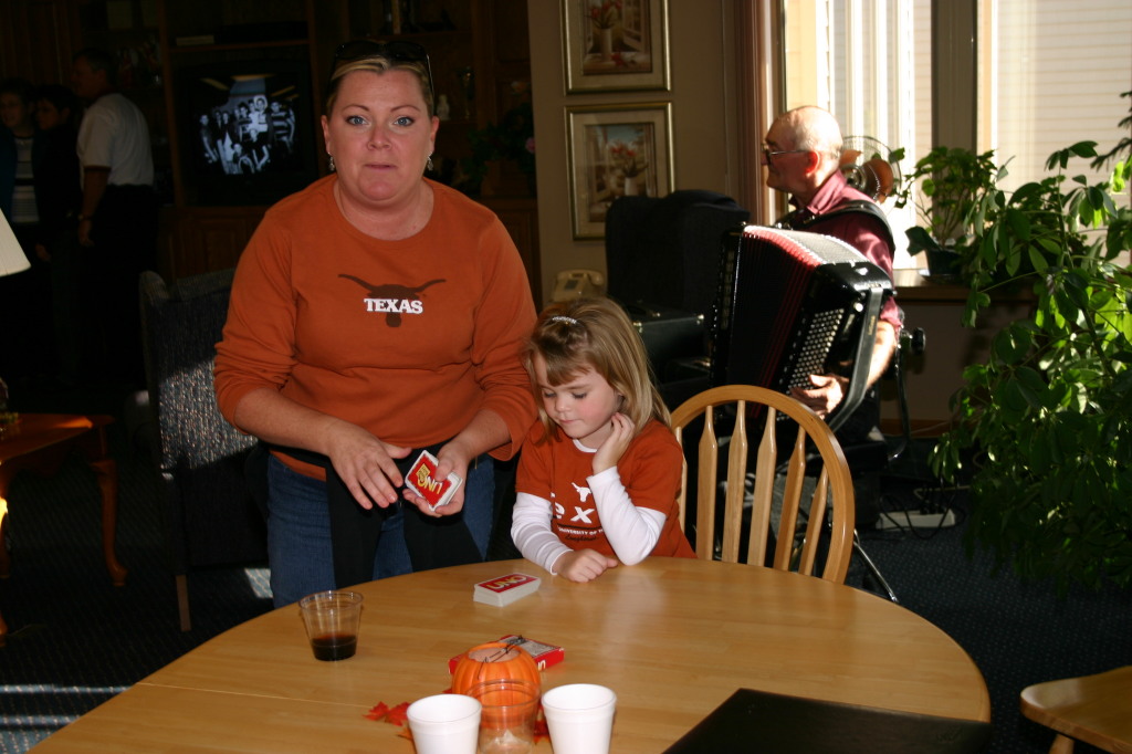 2005/11(November)/SouthDakota/Day3-Melvins-90th-bday/1024x768_2005-11-05-Melvin-90th-bday-030-Kyla-Katie.JPG