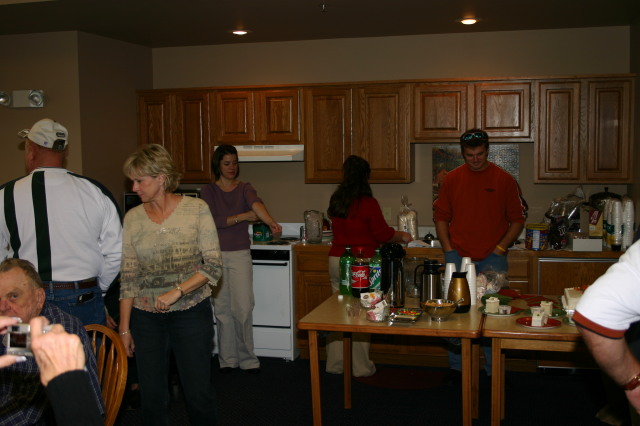 2005/11(November)/SouthDakota/Day3-Melvins-90th-bday/640x480_2005-11-05-Melvin-90th-bday-008-Janeen-Lindsay-Sarah-Justin.JPG