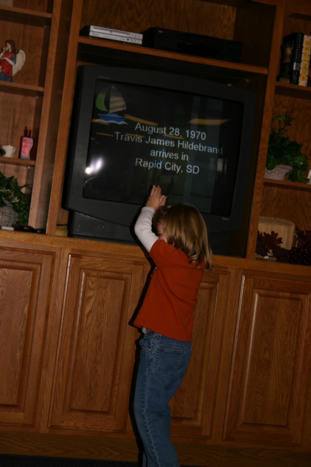 2005/11(November)/SouthDakota/Day3-Melvins-90th-bday/640x480_2005-11-05-Melvin-90th-bday-020-Kyla.JPG