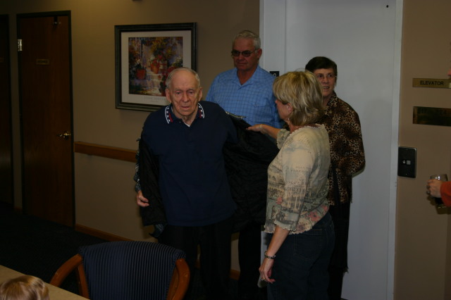 2005/11(November)/SouthDakota/Day3-Melvins-90th-bday/640x480_2005-11-05-Melvin-90th-bday-084-Albert.JPG