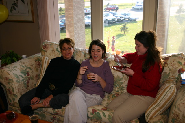 2005/11(November)/SouthDakota/Day3-Melvins-90th-bday/640x480_2005-11-05-Melvin-90th-bday-089-Pat-Lindsay-Sarah.JPG