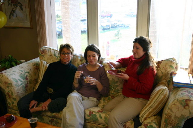 2005/11(November)/SouthDakota/Day3-Melvins-90th-bday/640x480_2005-11-05-Melvin-90th-bday-091-Pat-Lindsay-Sarah.JPG