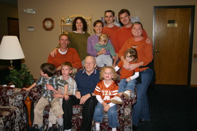 2005/11(November)/SouthDakota/Day3-Melvins-90th-bday/640x480_2005-11-05-Melvin-90th-bday-096-Scotts.JPG
