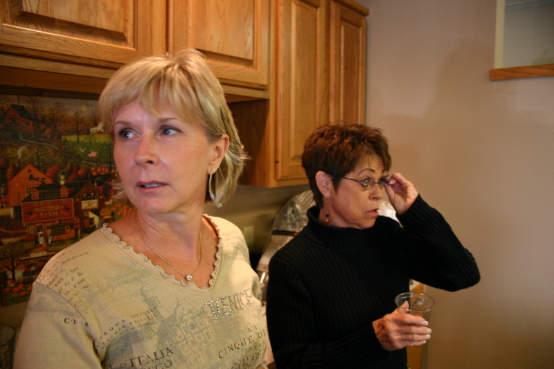 2005-11-05-Melvin-90th-bday-044-Janeen-Pat.JPG