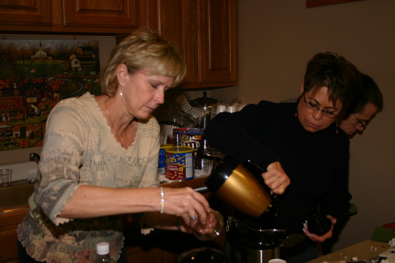 2005-11-05-Melvin-90th-bday-046-Janeen-Pat.JPG