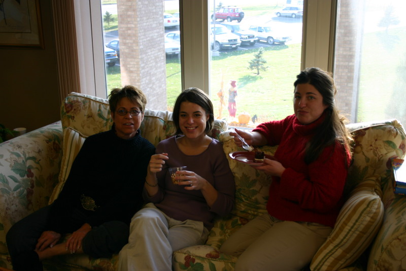 2005-11-05-Melvin-90th-bday-090-Pat-Lindsay-Sarah.JPG