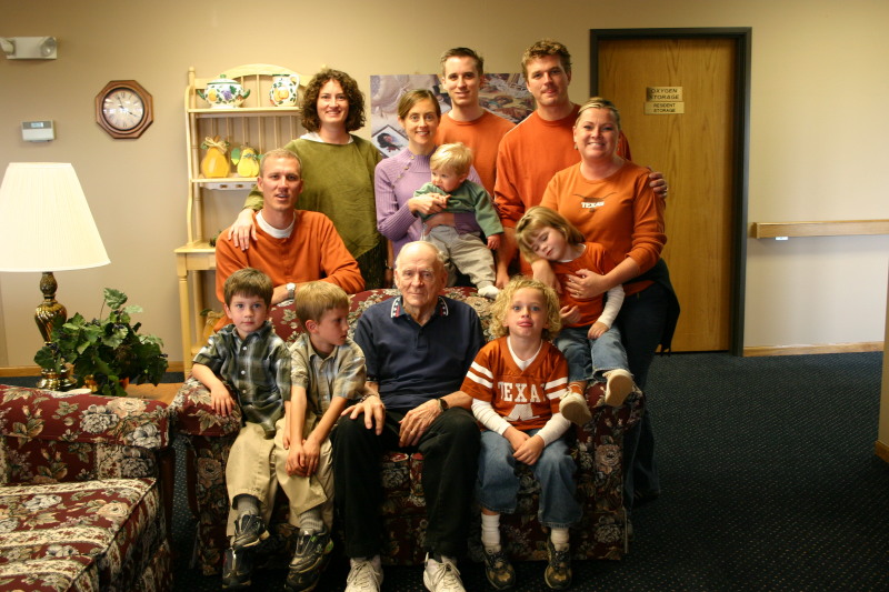 2005/11(November)/SouthDakota/Day3-Melvins-90th-bday/800x600_2005-11-05-Melvin-90th-bday-094-Scotts.JPG