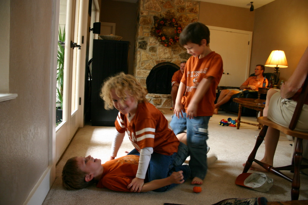2005/11(November)/Thanksgiving/1024x768_2005-11-25-Thanksgiving-08-Chance-Vale-Dax-Travis.JPG