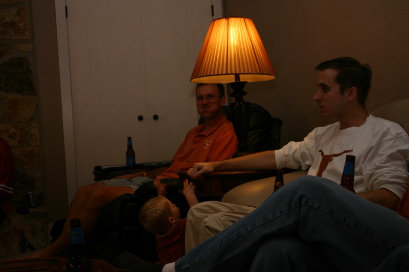 2005/11(November)/Thanksgiving/800x600_2005-11-25-Thanksgiving-12-Travis-ian-Josh.JPG