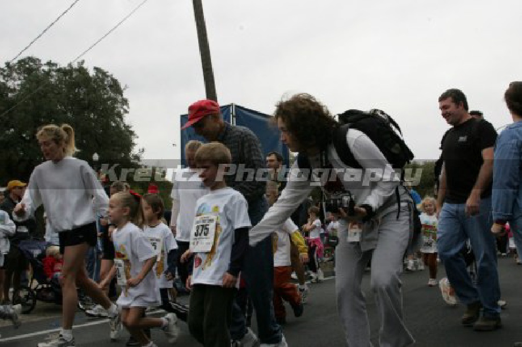 2005/11(November)/Turkey-Trot-Pro/1024x768_2005-11-24-Turkey-Trot-Pro-1-Suzi-Chance.jpg