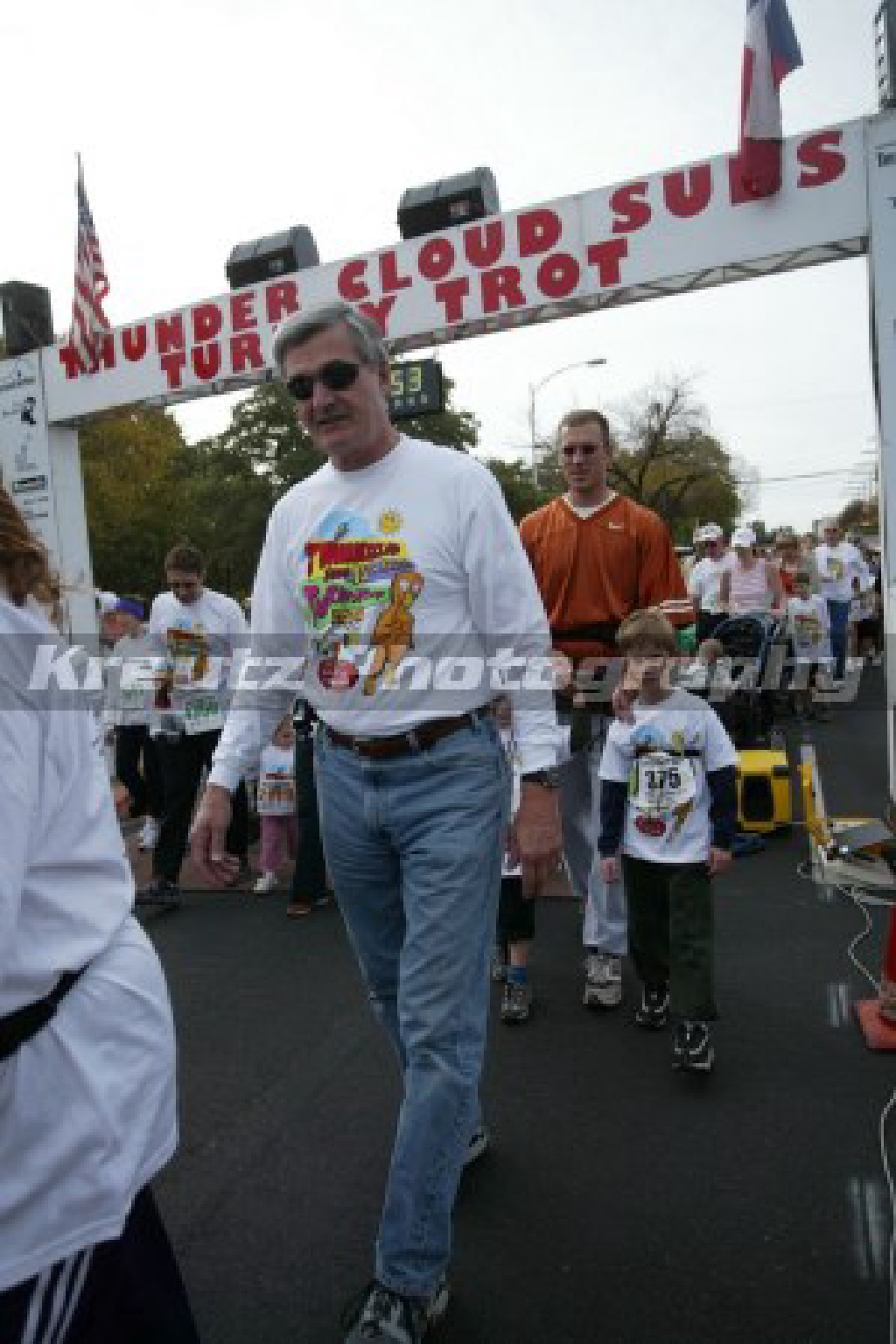 2005/11(November)/Turkey-Trot-Pro/1024x768_2005-11-24-Turkey-Trot-Pro-5-Travis-Chance.jpg