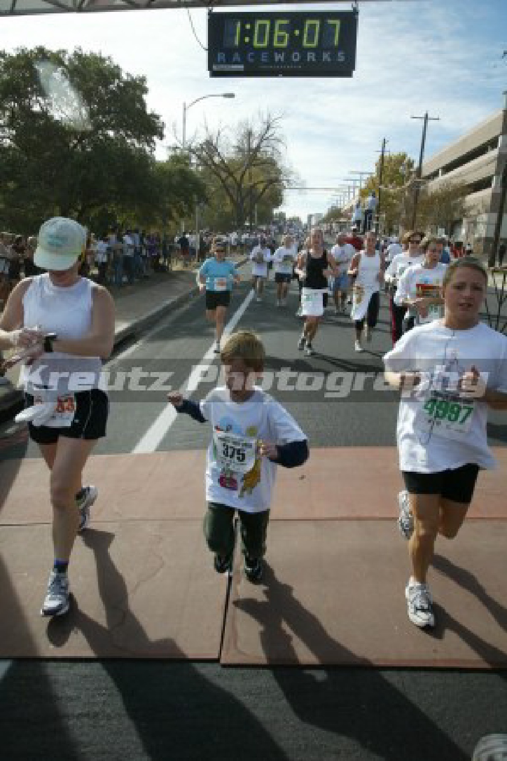 2005/11(November)/Turkey-Trot-Pro/1024x768_2005-11-24-Turkey-Trot-Pro-8-Suzi-Chance.jpg