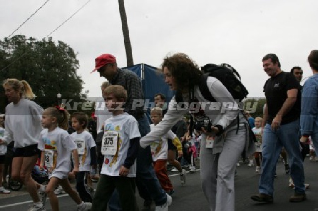 2005/11(November)/Turkey-Trot-Pro/640x480_2005-11-24-Turkey-Trot-Pro-2-Suzi-Chance.jpg
