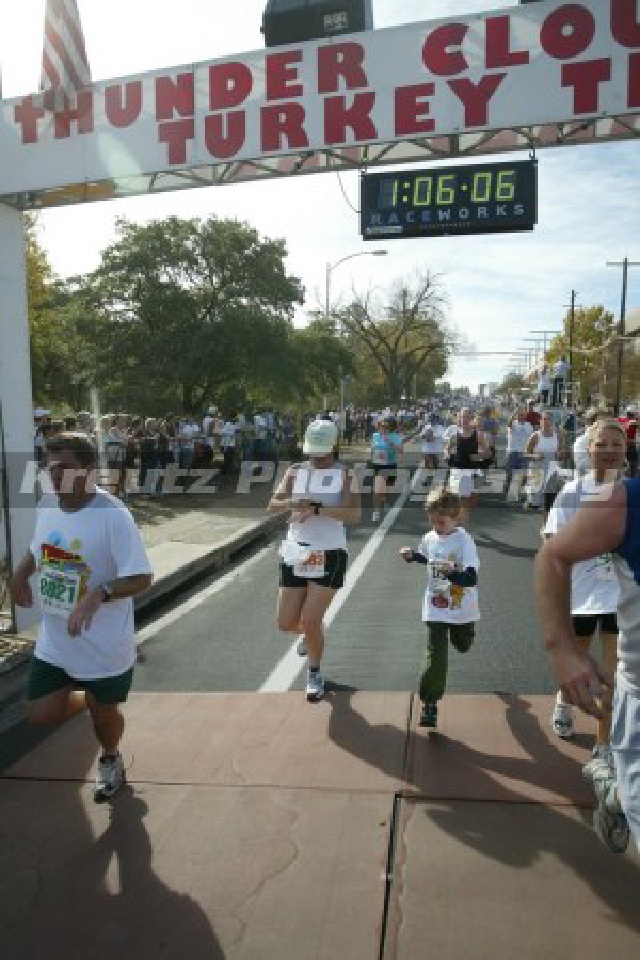 2005/11(November)/Turkey-Trot-Pro/640x480_2005-11-24-Turkey-Trot-Pro-7-Suzi-Chance.jpg