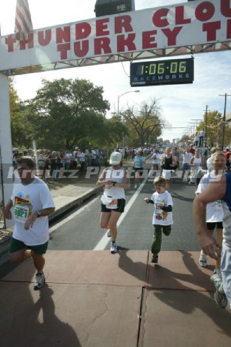 2005/11(November)/Turkey-Trot-Pro/800x600_2005-11-24-Turkey-Trot-Pro-7-Suzi-Chance.jpg