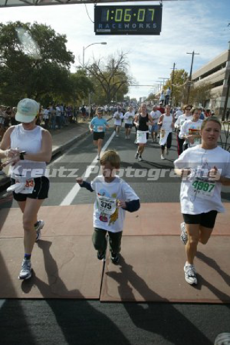 2005-11-24-Turkey-Trot-Pro-8-Suzi-Chance.jpg