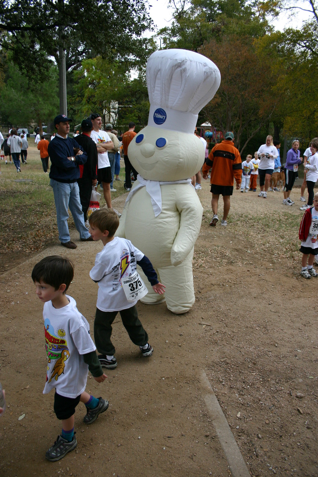 2005/11(November)/Turkey-Trot/1024x768_2005-11-24-Turkey-Trot-06-Chance-Dax.JPG