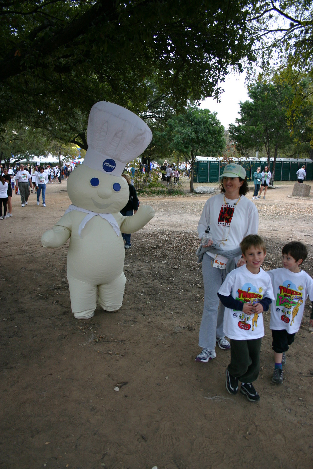 2005/11(November)/Turkey-Trot/1024x768_2005-11-24-Turkey-Trot-10-Chance-Dax-Suzi.JPG