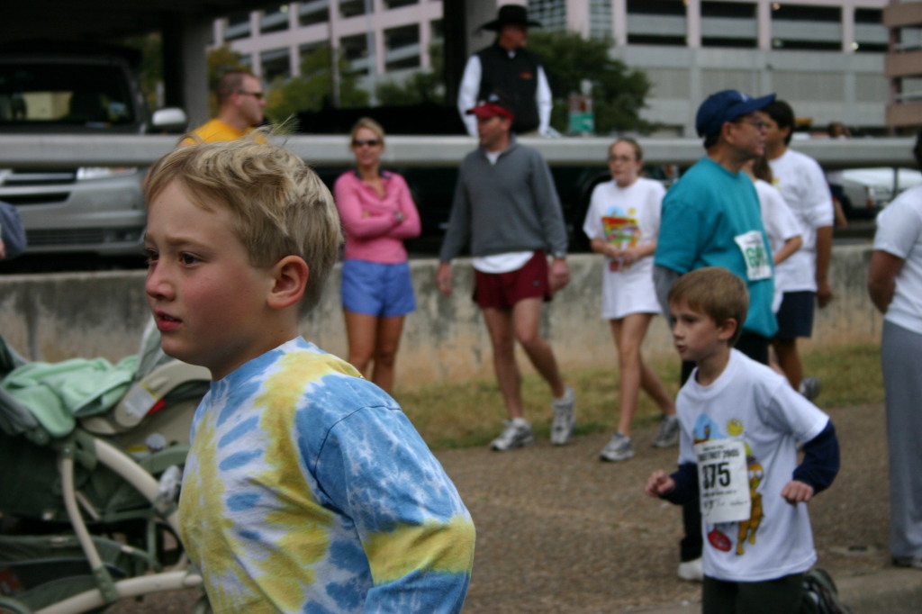 2005-11-24-Turkey-Trot-23-Chance-finishing-1k.JPG