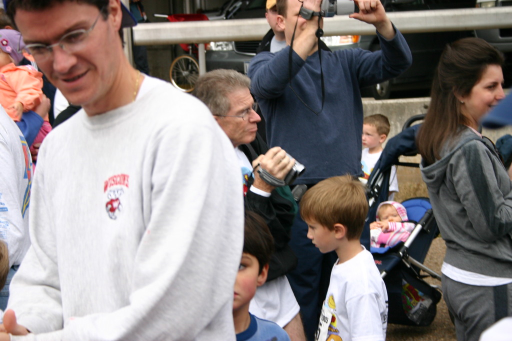 2005/11(November)/Turkey-Trot/1024x768_2005-11-24-Turkey-Trot-27-Chance.JPG