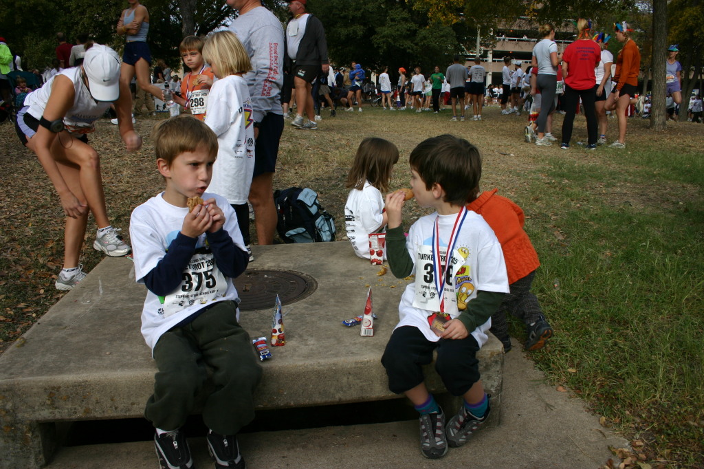 2005/11(November)/Turkey-Trot/1024x768_2005-11-24-Turkey-Trot-30-Chance-Dax.JPG
