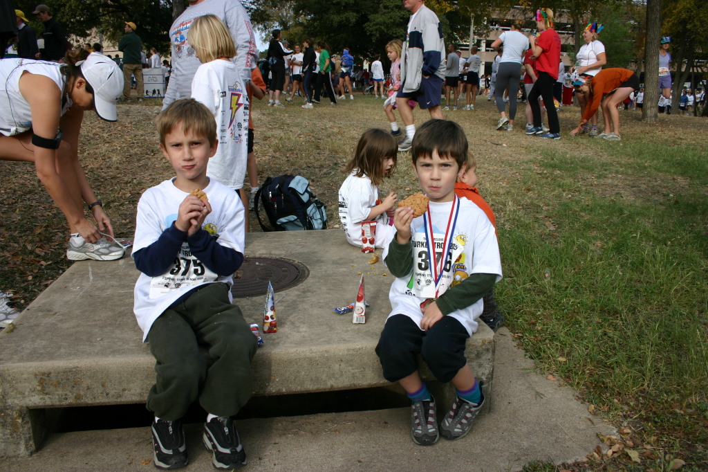 2005/11(November)/Turkey-Trot/1024x768_2005-11-24-Turkey-Trot-31-Chance-Dax.JPG