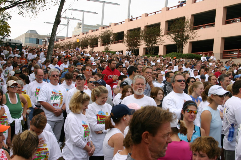 2005/11(November)/Turkey-Trot/1024x768_2005-11-24-Turkey-Trot-40-Crowd.JPG