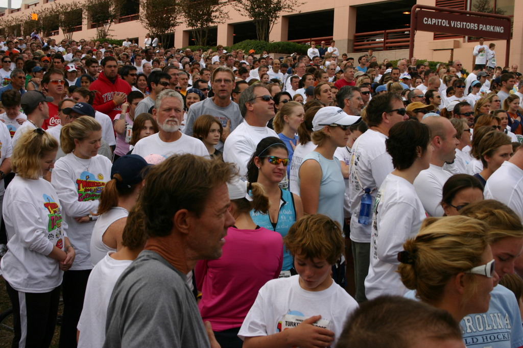 2005/11(November)/Turkey-Trot/1024x768_2005-11-24-Turkey-Trot-41-Crowd.JPG