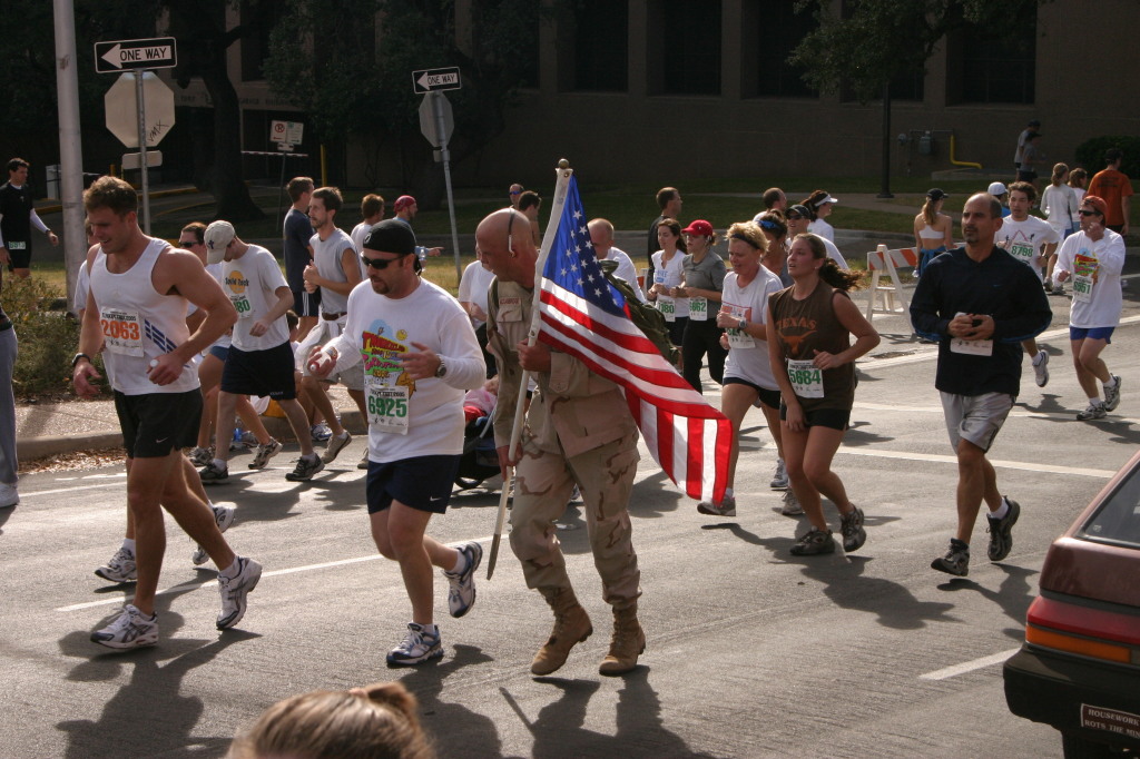 2005-11-24-Turkey-Trot-58-army-guy-with-flag.JPG