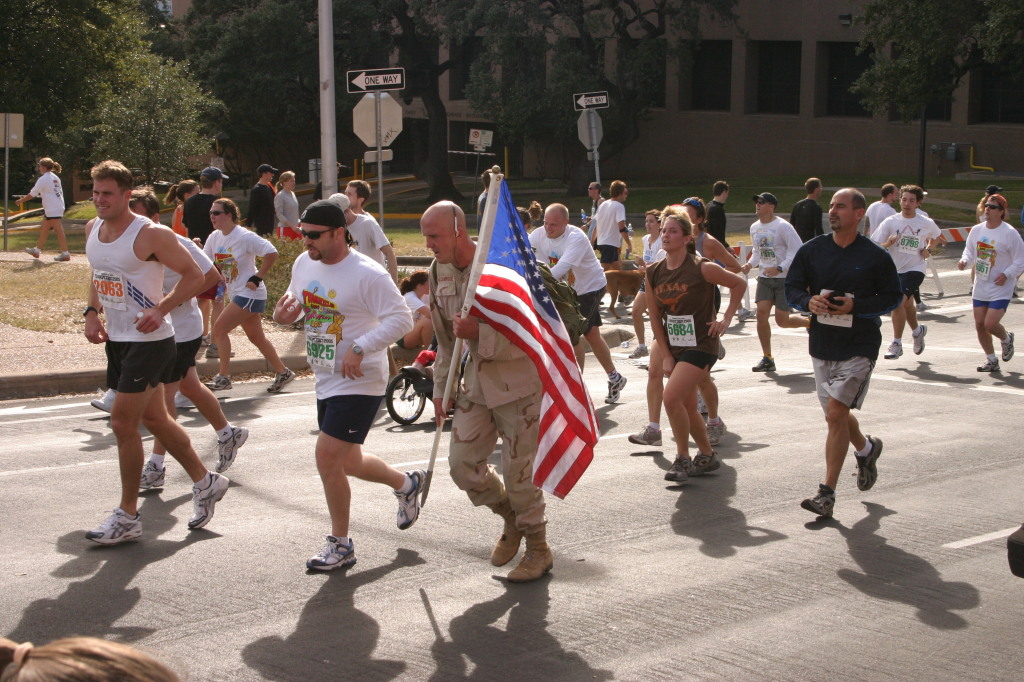 2005/11(November)/Turkey-Trot/1024x768_2005-11-24-Turkey-Trot-59-army-guy-with-flag.JPG