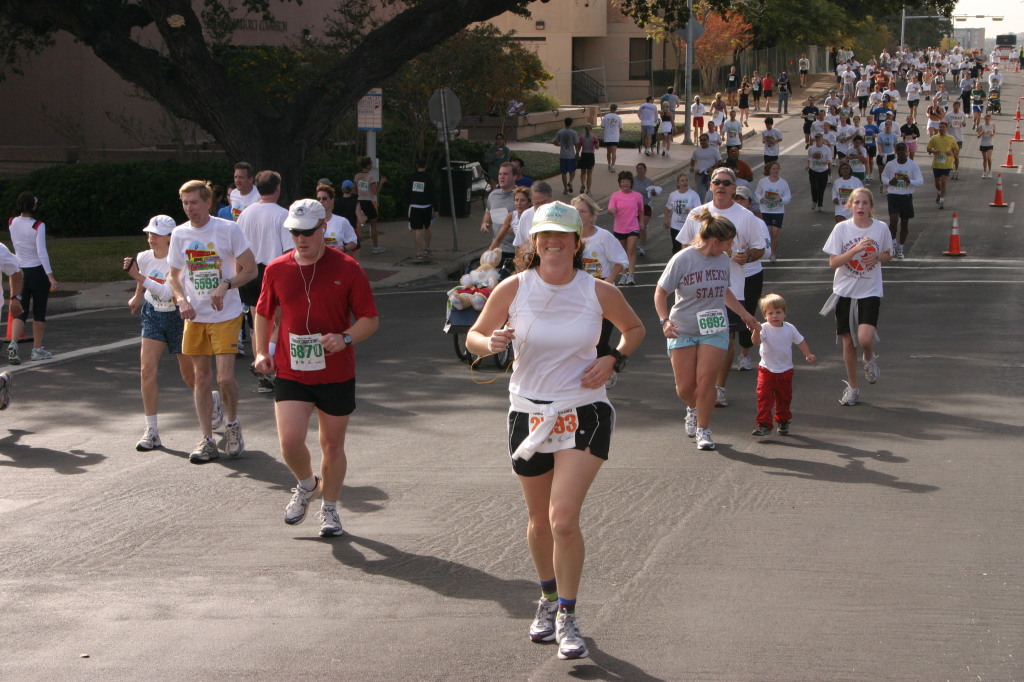 2005/11(November)/Turkey-Trot/1024x768_2005-11-24-Turkey-Trot-61-Suzi.JPG