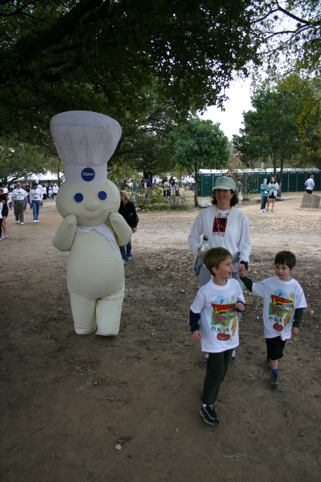 2005/11(November)/Turkey-Trot/640x480_2005-11-24-Turkey-Trot-09-Chance-Dax-Suzi.JPG