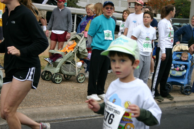 2005-11-24-Turkey-Trot-26-Dax-finishing-1k.JPG