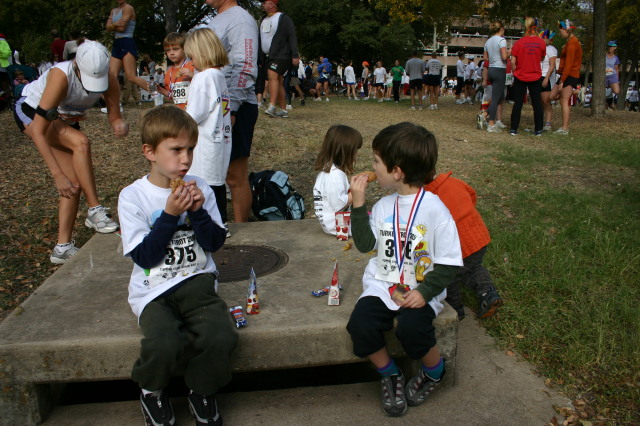 2005/11(November)/Turkey-Trot/640x480_2005-11-24-Turkey-Trot-30-Chance-Dax.JPG