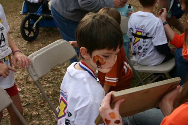 2005-11-24-Turkey-Trot-38-Dax-facepainting.JPG