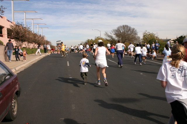 2005-11-24-Turkey-Trot-65-Suzi-Chance-finishing.JPG