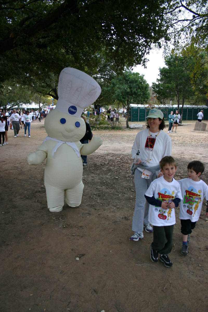 2005/11(November)/Turkey-Trot/800x600_2005-11-24-Turkey-Trot-10-Chance-Dax-Suzi.JPG