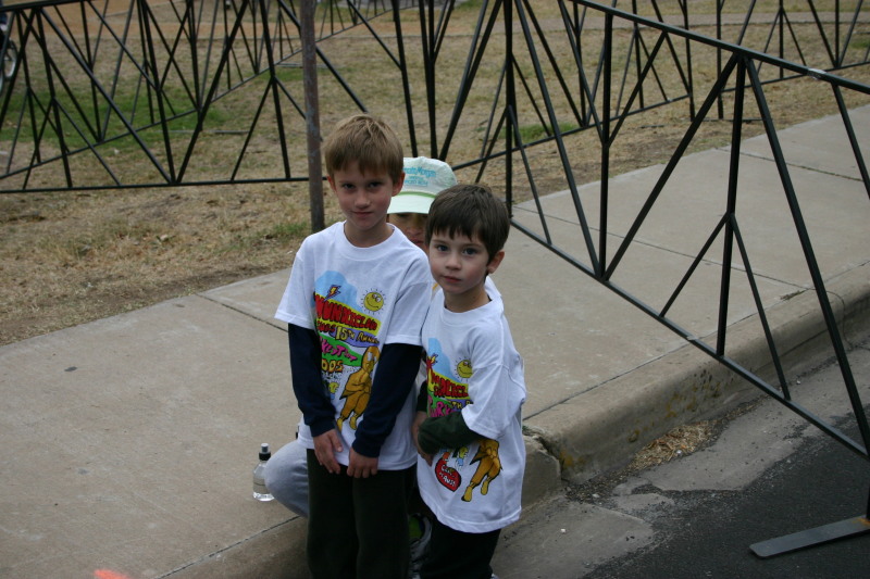 2005/11(November)/Turkey-Trot/800x600_2005-11-24-Turkey-Trot-11-Chance-Dax-Suzi.JPG