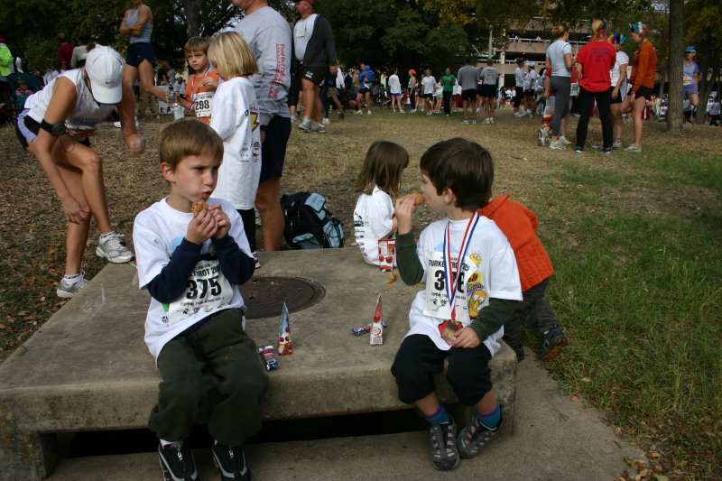 2005/11(November)/Turkey-Trot/800x600_2005-11-24-Turkey-Trot-30-Chance-Dax.JPG