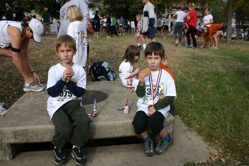 2005/11(November)/Turkey-Trot/800x600_2005-11-24-Turkey-Trot-31-Chance-Dax.JPG