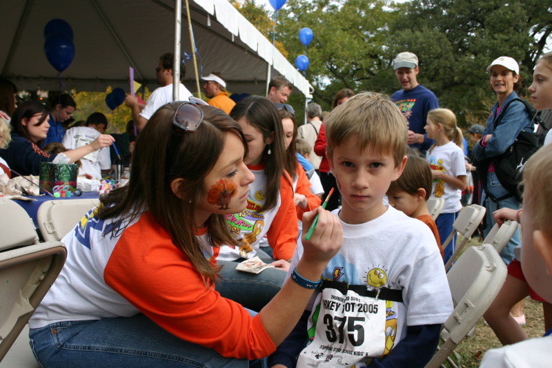 2005-11-24-Turkey-Trot-32-Chance-facepainting.JPG