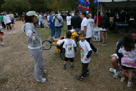 2005-11-24-Turkey-Trot-03-Chance-Dax-Suzi.JPG