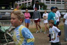 2005-11-24-Turkey-Trot-23-Chance-finishing-1k.JPG
